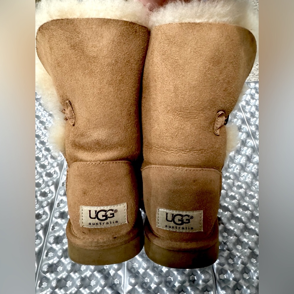 Ugg Australia Bailey Button Boots In Chestnut Siz… - image 8
